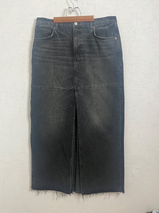 Reformation Dresses & Skirts - Reformation Jeans Black Denim Midi Skirt Raw Hem Front Slit Size 31